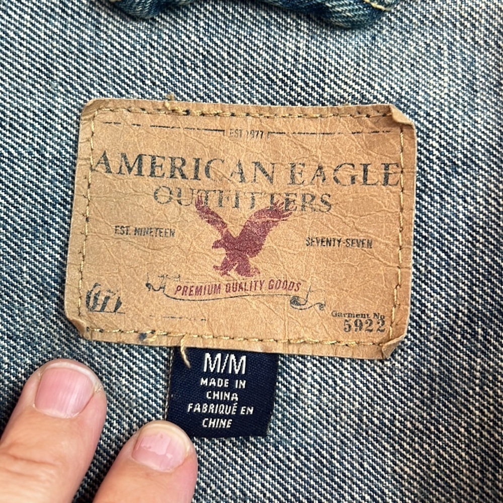 American Eagle Medium Wash Faded Denim Jean Jacket - Picture 7 of 11